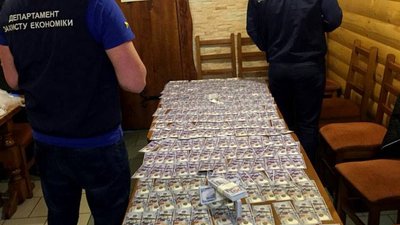 На Львівщині злочинна група вимагала у людей понад 50 тис доларів США