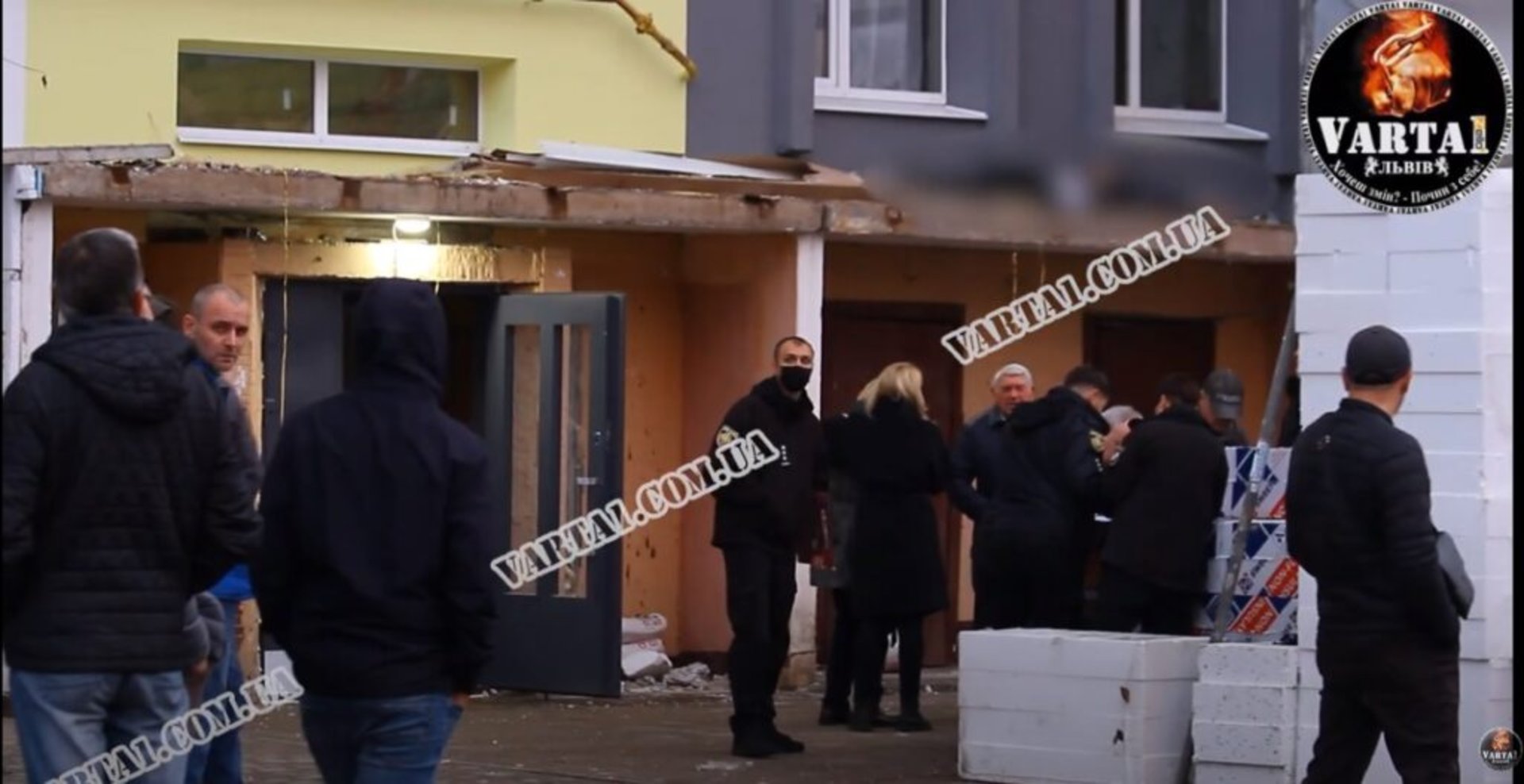 У Львові чоловік випав з сьомого поверху
