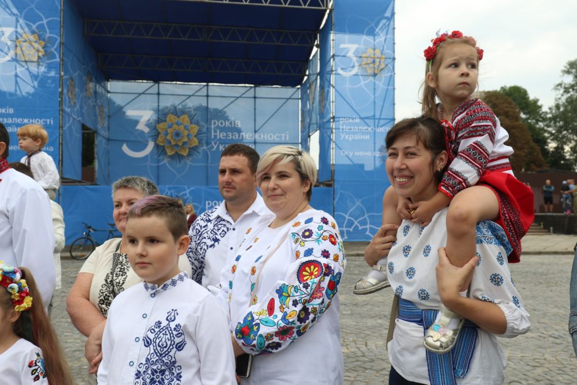 У Львові на найбільшому флагштоку за 12 млн грн урочисто підняли прапор України, фото ЛМР