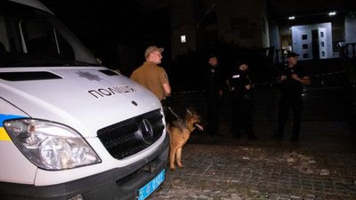 У центрі Києва скоєно теракт: з гранатомета обстріляли будівлю (ФОТО, ВІДЕО)