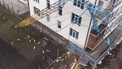 На Пустомитівщині стріла автокрану вбила майстра