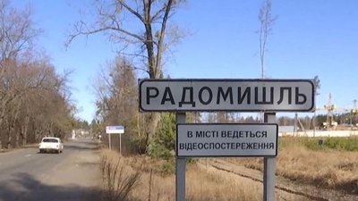 На Житомирщині звільнили санітарку, яка відмовилася без захисного костюма мити палату після померлої від коронавірусу (ВІДЕО)