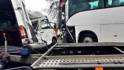 На трасі «Київ - Чоп» сталась подвійна аварія, виникли тягнучки (ФОТО)