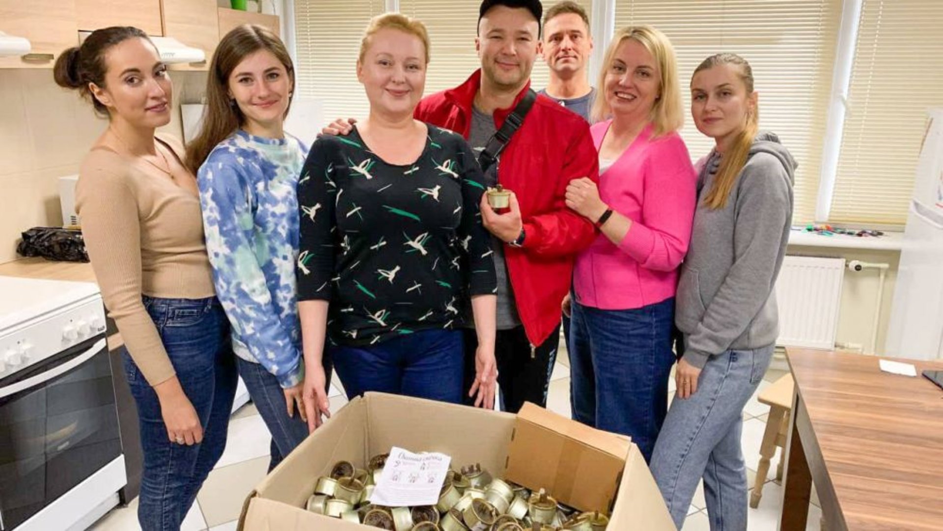 У Львові виготовили ще понад 200 окопних свічок для захисників