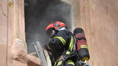 У Львові вогнеборці ліквідували пожежу в квартирі