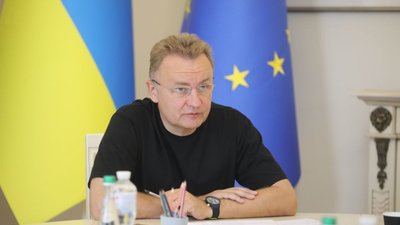 Садовий пояснив, чому одним зовсім не вимикають світло, а іншим – тричі на добу