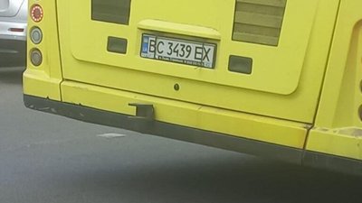 У Львові водії не вміють відкривати усі двері (ФОТО)