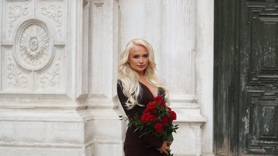 Для жінок, які хочуть бути коханими: ANGELA представляє новий кліп “Троянда”