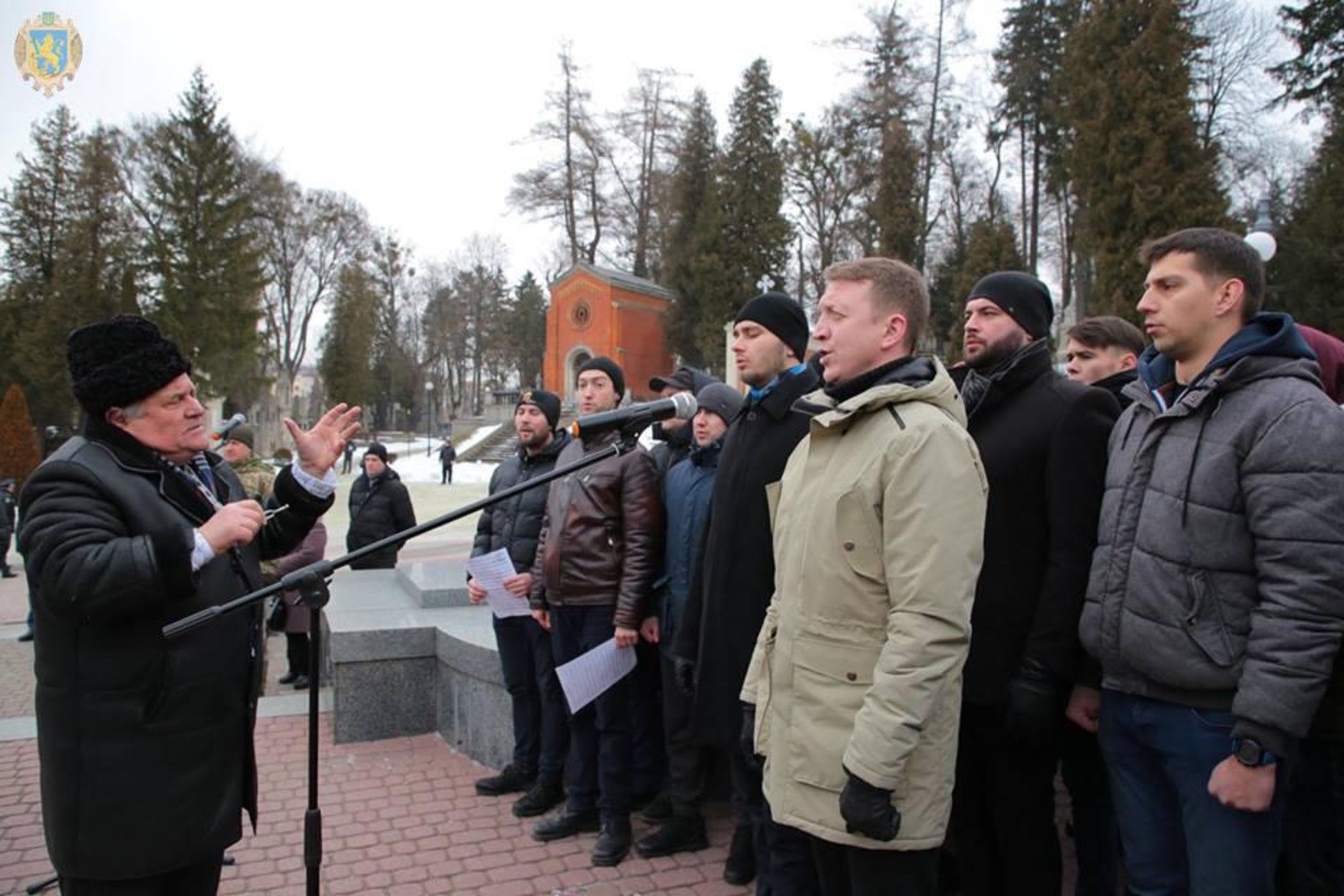На Личакові до Дня Соборності вшанували пам'ять Героїв. Фото: прес-служба ЛОДА.