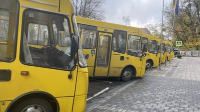 На Львівщині ще 12 громад отримали шкільні автобуси (ФОТО)