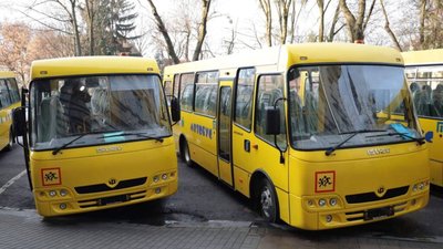 Навчальні заклади Львівщини отримали ще 4 нові «школярики» від українського виробника