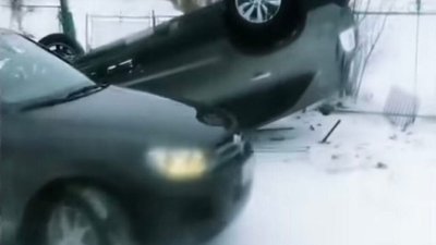 На Львівщині автомобіль злетів з дороги та перекинувся на дах (ВІДЕО)