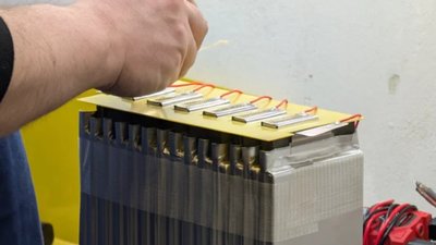 У Львові інженери розробили унікальну батарею для дронів ЗСУ