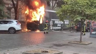 В Одесі чоловік підпалив автобус (ВІДЕО)