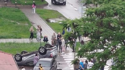 У Львові просять врегулювати рух на перехресті, де перекинувся автомобіль