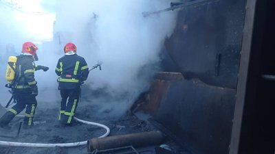 У Києві пожежа: лунають вибухи