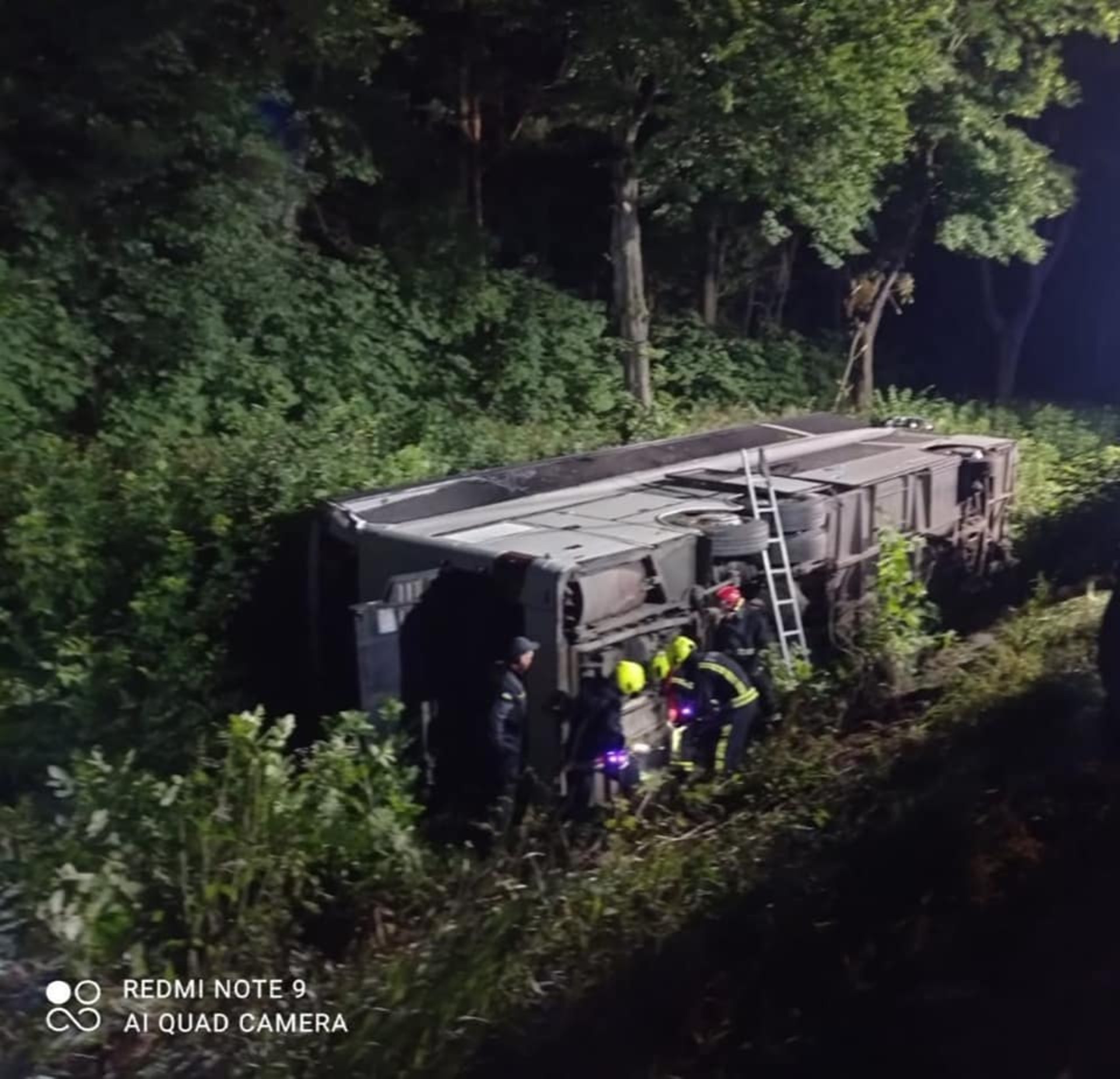 На Рівненщині автобус вилетів у кювет, 16 осіб постраждало