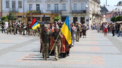 Дрогобиччина попрощалася з 27-річним Олегом Дяківим (ФОТО)