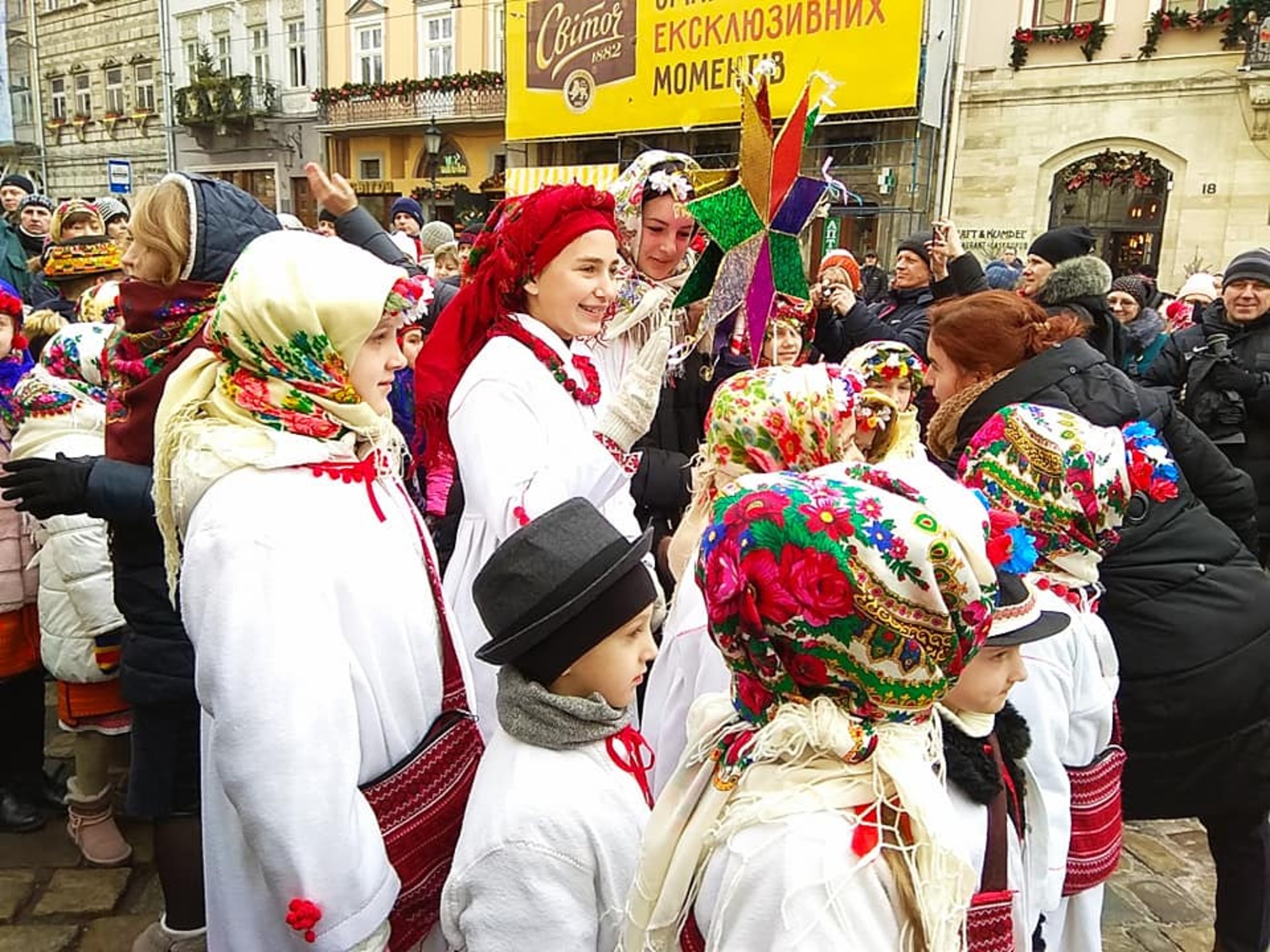 У переддень Різдва у Львові встановили Різдвяного Дідуха. Фото Христини Процак