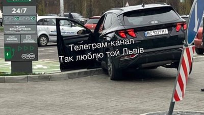 У Львові водій дуже поспішав за бургерами
