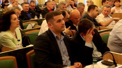Львівська облрада просить Зеленського говорити українською