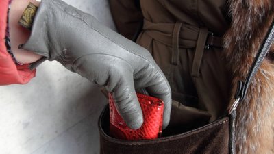 У Львові поліцейські викрили причетного до крадіжки у таксиста гаманця