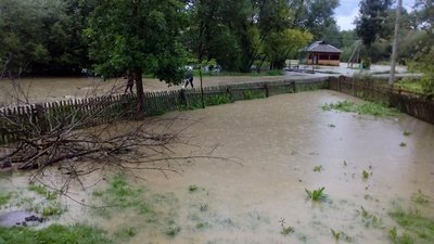 На Львівщині через негоду затопило село