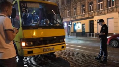 У  мерії Львова заявили, що п‘яного водія маршрутки звільнили без права працювати на маршрутах міста