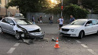 Внаслідок потрійного автозіткнення у Львові травмований водій «Хонди» (ФОТО)