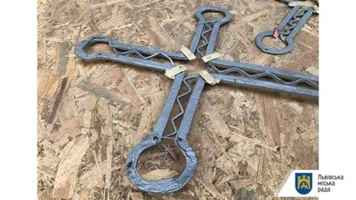 Наступного тижня каплиці Трьох святителів повернуть відреставровані хрести (ФОТО)
