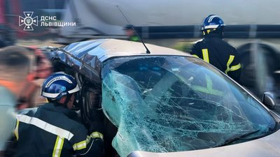 На Львівщині не розминулись три автомобілі (ФОТО)