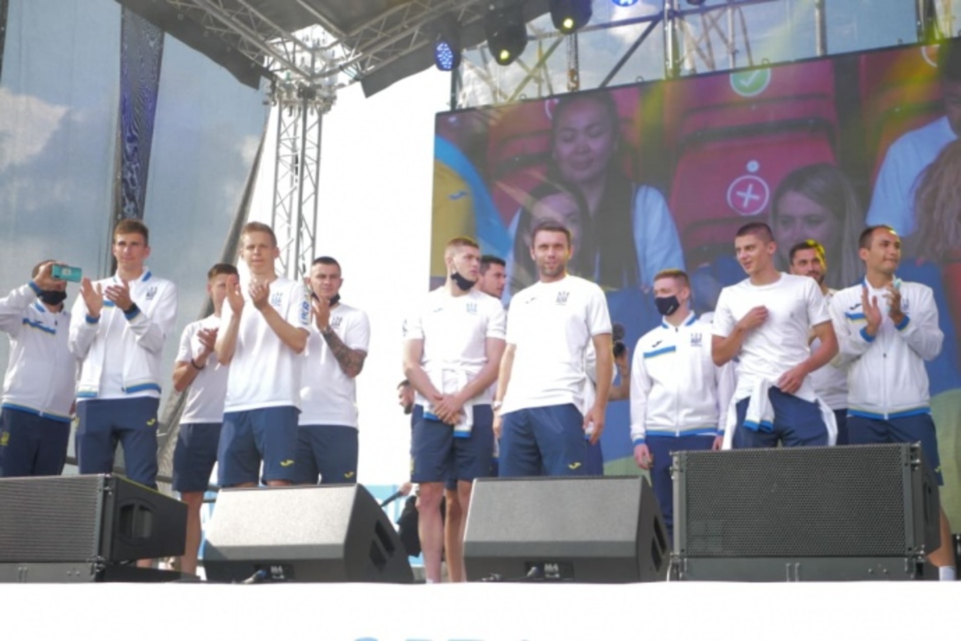 Національна збірна повернулася в Україну, фото УП
