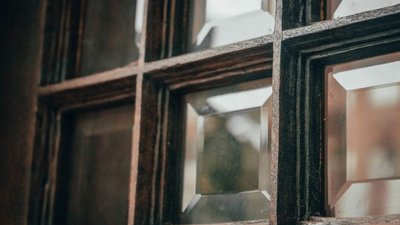 У Львові відновили історичну браму на вулиці Коновальця