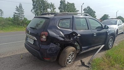На Львівщині на міжнародній трасі кілька разів перекинувся автомобіль (ФОТО)