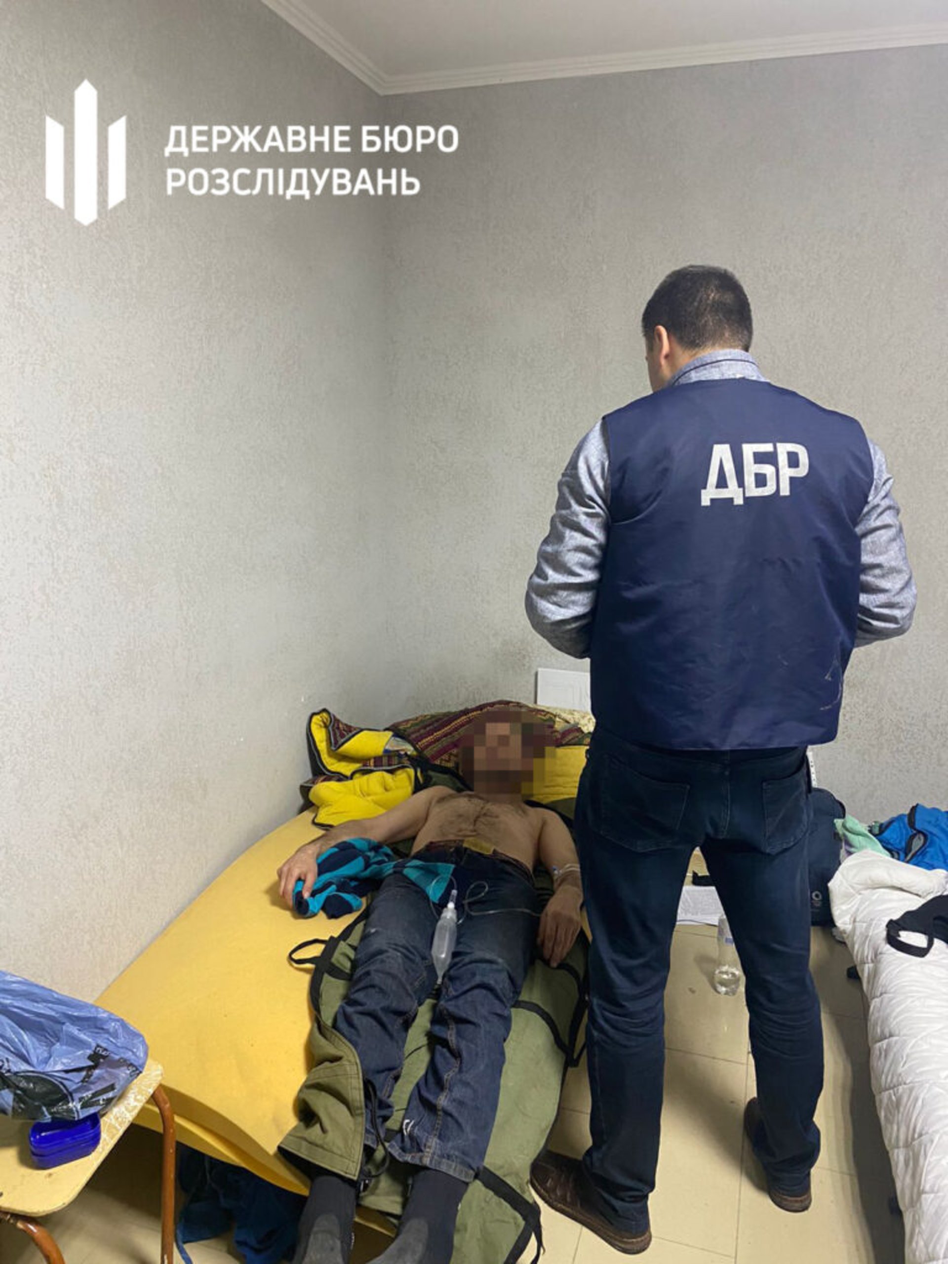 ДБР затримало двох працівників військкомату Самбора