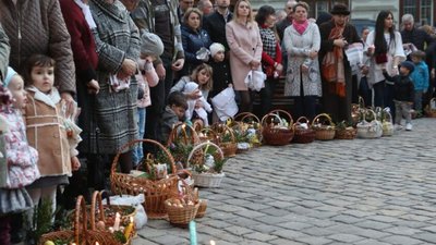 У Львові вночі не правитимуть у церквах