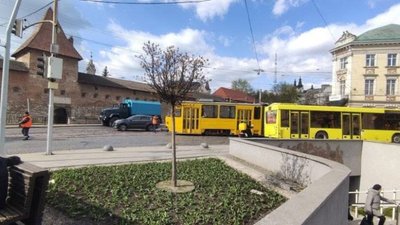 У Львові зупинився рух трамваїв