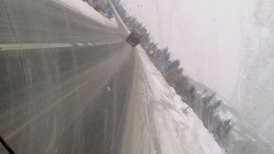 На трасі зі Сколе до перевалу дорога стає небезпечною (ФОТО)