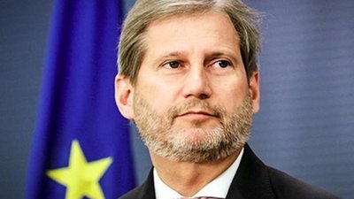 Єврокомісар Ган привітав звільнення українських заручників з ОРДЛО
