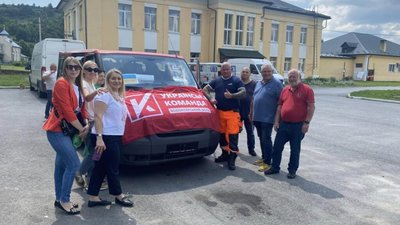 Геріатричний заклад на Львівщині отримав автомобіль для перевезення осіб з інвалідністю (ФОТО)
