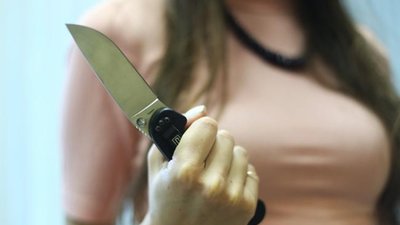 У Львові жінка поранила чоловіка кухонним ножем