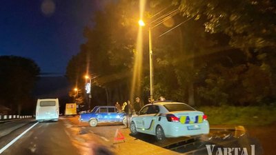 У Великих Грибовичах маршрутка не розминулась із автомобілем (ФОТО)
