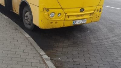У Львові водій маршрутки відмовився везти пасажирів (ФОТО)