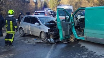 На Львівщині не розминулись автомобілі