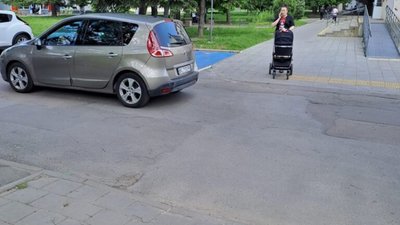 У Львові водії не пропускають пішоходів