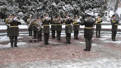У День Соборності України на Личаківському кладовищі вшанували пам'ять Героїв