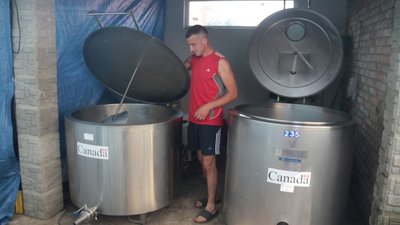 Як на Львівщині процвітає сімейна молочна ферма (ФОТО)