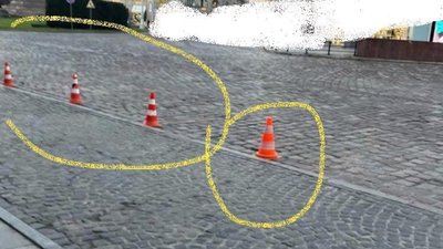 У центрі Львова невідомі обмежують паркування
