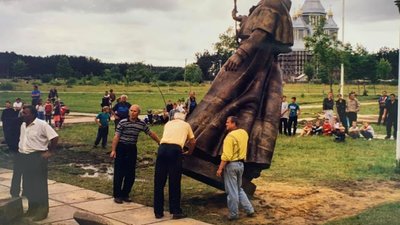 Як 23 роки тому у Новояворівську встановлювали пам'ятник Тарасу Шевченку (ФОТО)