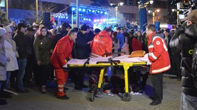 Трагедія у Франківську: під час урочистого запалення ялинки в дівчину влучила петарда